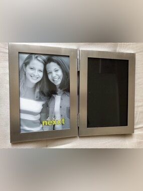 Nexxt Double Hinged 4x6 Silver Photo Frame